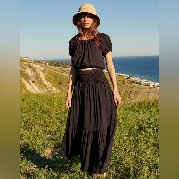 Sundry Dresses & Skirts - Sundry 100% Cotton Puff Sleeve Blouson Top and Tiered Maxi Skirt Set